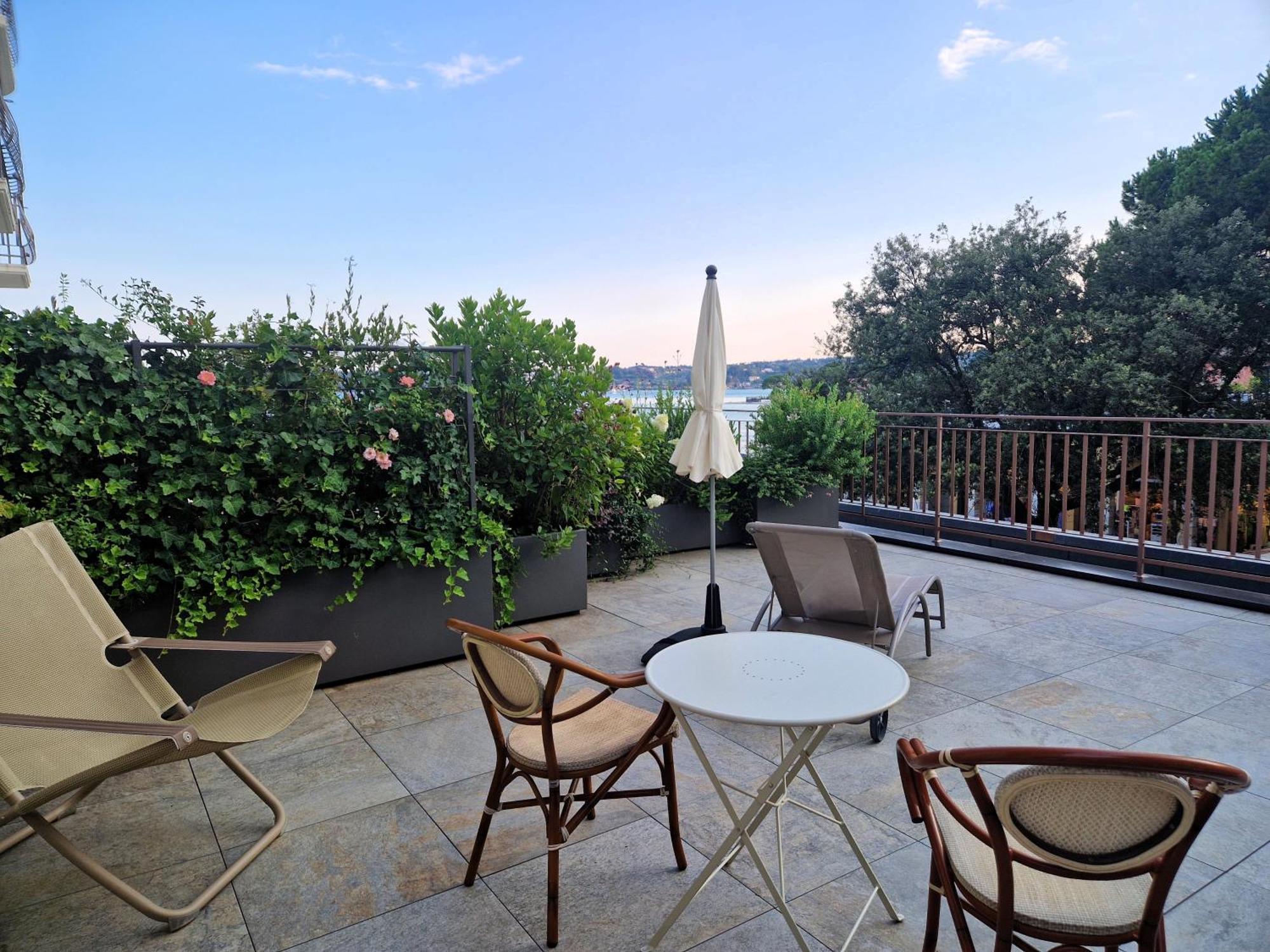 Hotel Du Lac Gardone Riviera Exterior photo